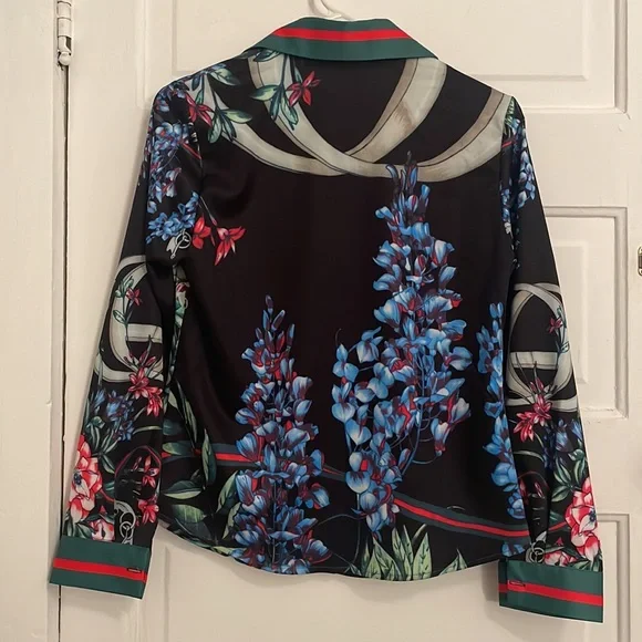 NWOT Beautifully patterned button down - Picture 5 of 6